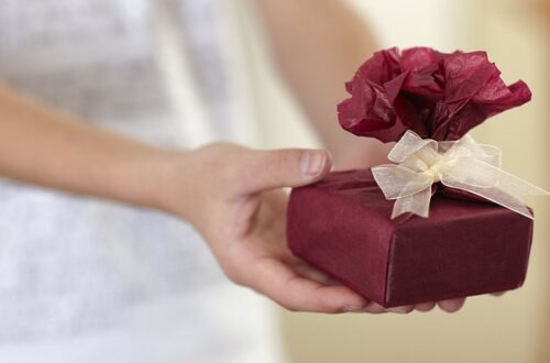 Pakkekalenderen til svigermor: Gaver der skaber glæde